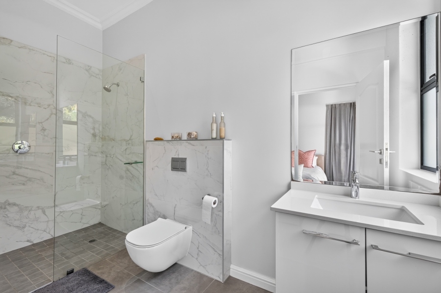To Let 4 Bedroom Property for Rent in Camps Bay Western Cape